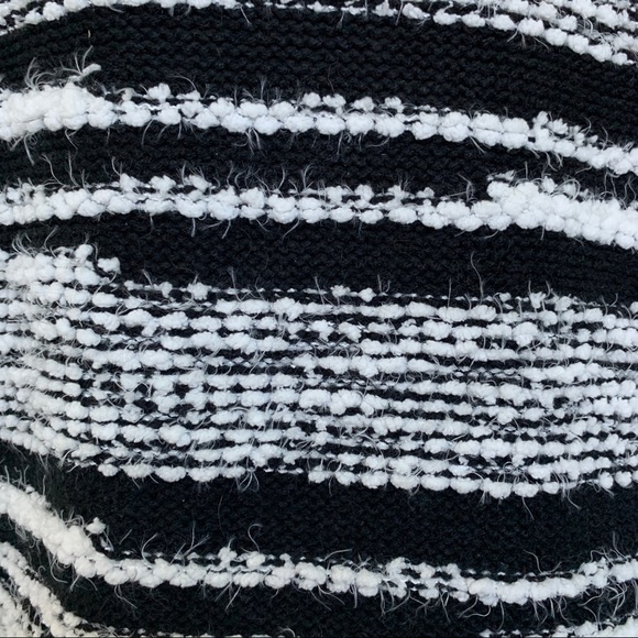 Calvin Klein // Black, White Textured Sweater Cape Sz Small/Medium Wk1 - Picture 7 of 9